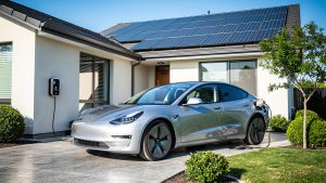 Borne de recharge solaire : recharger sa voiture avec ses panneaux