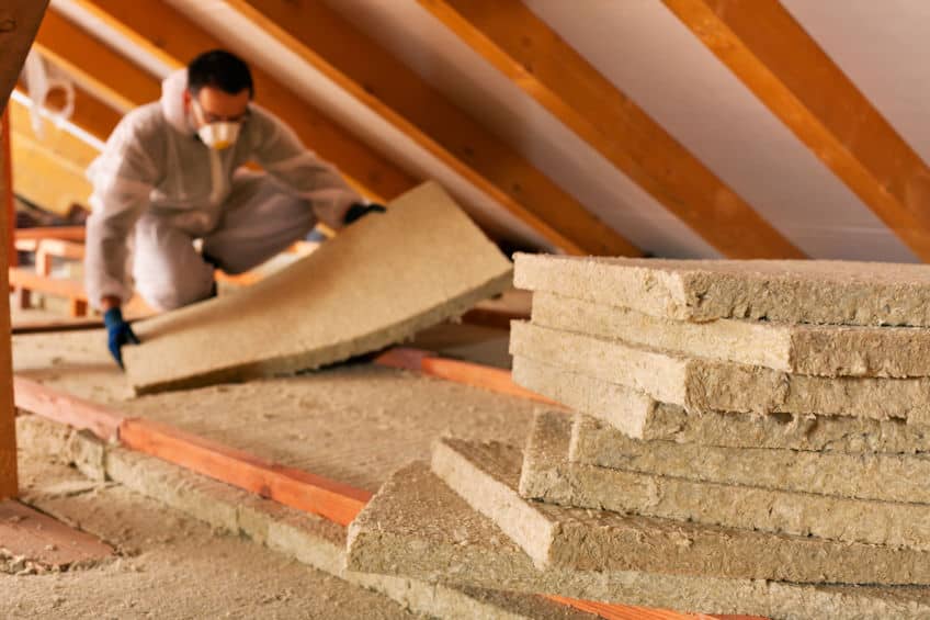 travaux isolation des combles laine de verre sous pente toit