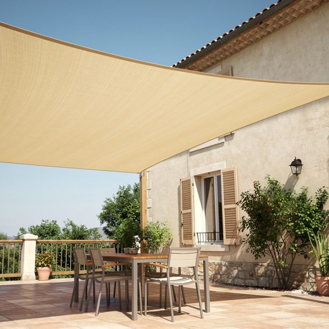 Voile d&rsquo;ombrage : forme, tissu, tension, le guide pour qu&rsquo;elle dure