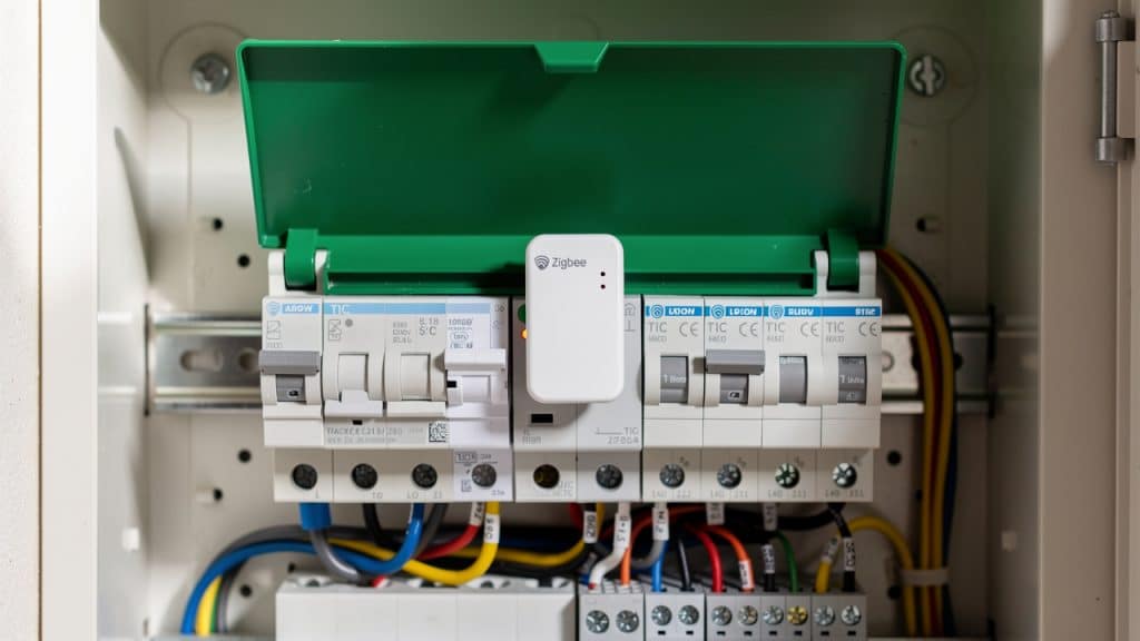 Module Zigbee clipse sur le port TIC d un compteur Linky pour remonter les heures creuses dans Home Assistant