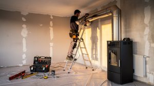 Installation d&rsquo;un poêle à granulés : déroulé, vrai coût et choix de l&rsquo;installateur