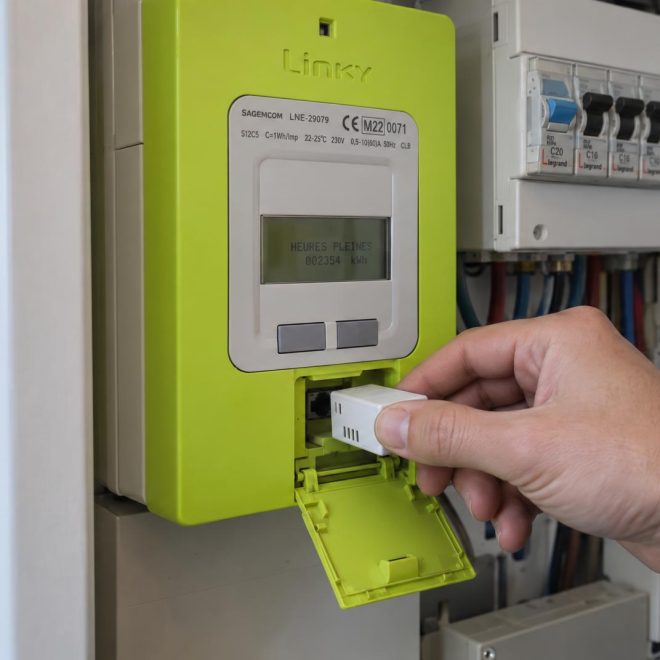 Suivi de consommation électrique en temps réel : boîtier, application ou compteur ?